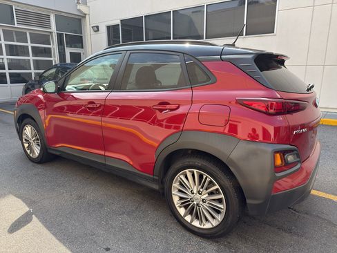 Used 2021 Hyundai Kona SEL FWD image 2