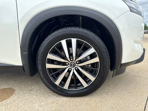 Used 2023 Nissan Pathfinder Platinum AWD/4WD image 9