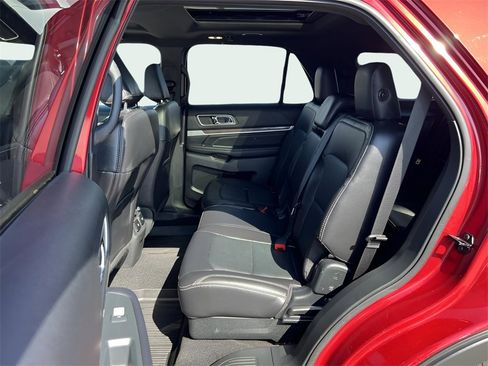 Used 2019 Ford Explorer Limited w/ Ford Safe & Smart Package image 11