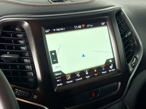 Used 2022 Jeep Cherokee Trailhawk w/ Trailer Tow Group AWD/4WD image 14