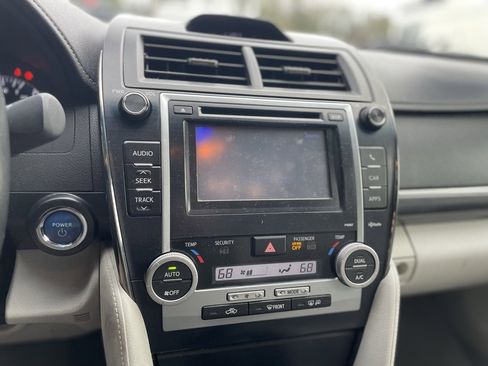 Used 2012 Toyota Camry XLE image 16