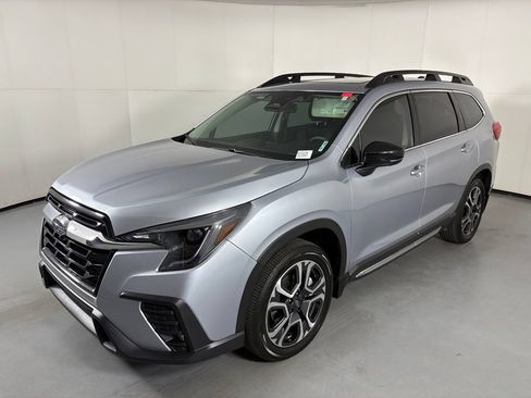 Used 2024 Subaru Ascent Limited w/ Technology Package AWD/4WD image 4