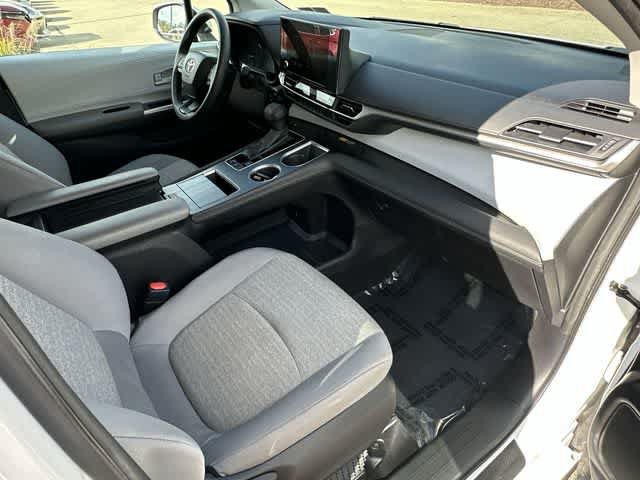 Used 2025 Toyota Sienna LE AWD/4WD image 21
