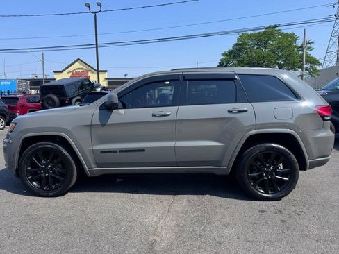 Used 2020 Jeep Grand Cherokee Altitude AWD/4WD image 4