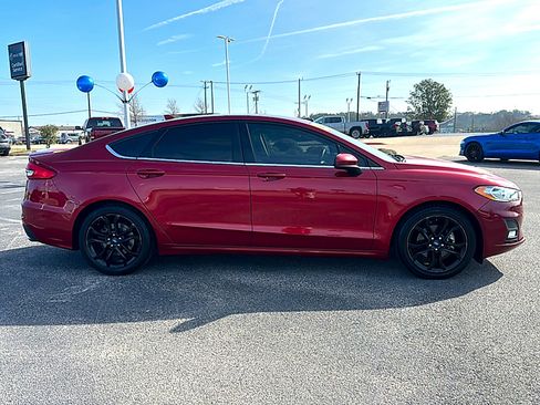 Used 2019 Ford Fusion SE w/ Equipment Group 151A image 9
