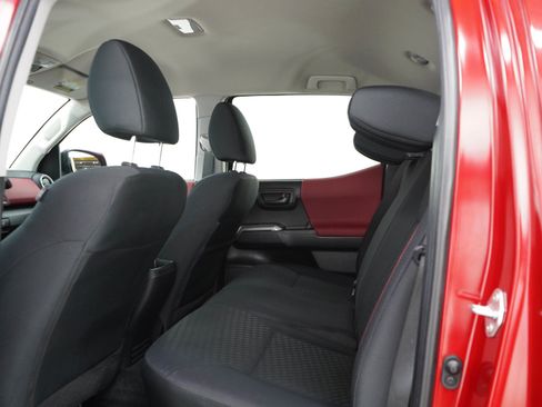 Used 2022 Toyota Tacoma SR5 AWD/4WD image 15