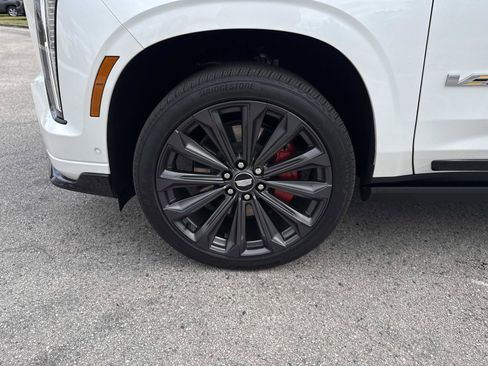 Used 2025 Cadillac Escalade V image 9