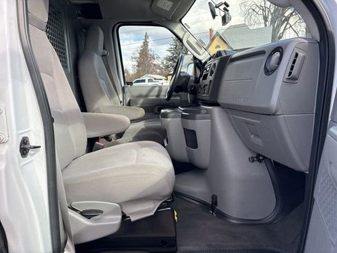 Used 2014 Ford E-250 and Econoline 250 w/ Power Group image 21