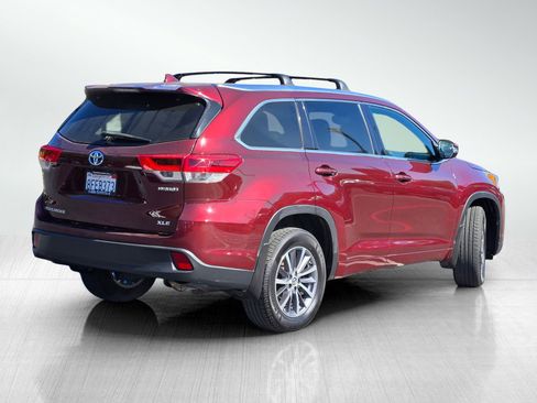 Used 2018 Toyota Highlander XLE image 4