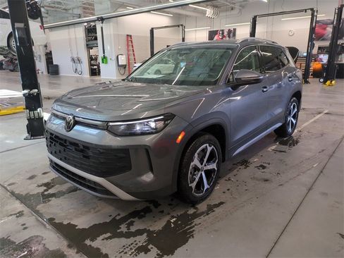 New 2026 Volkswagen Tiguan SE image 7