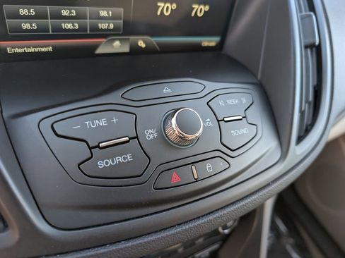 Used 2015 Ford Escape SE w/ SE Chrome Package image 25