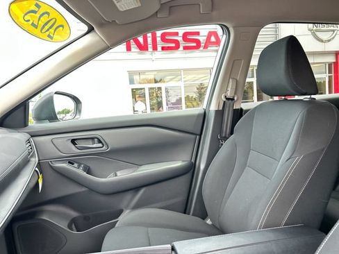 Used 2025 Nissan Rogue S AWD/4WD image 29