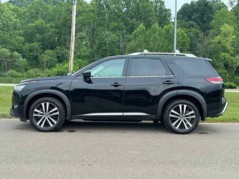 Used 2024 Nissan Pathfinder Platinum AWD/4WD image 5