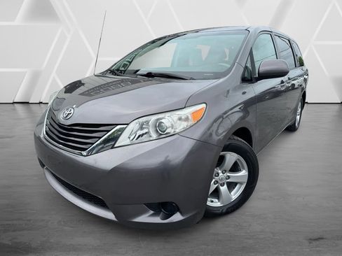 Used 2014 Toyota Sienna LE FWD image 1