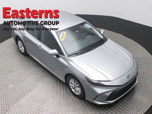 Used 2025 Toyota Camry LE FWD image 3