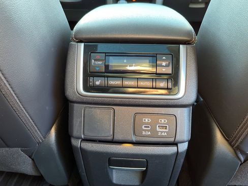 Used 2024 Subaru Ascent Limited w/ Technology Package image 16