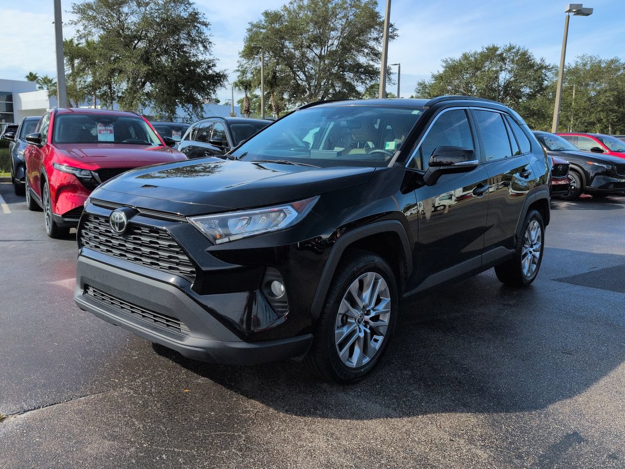 Used 2021 Toyota RAV4 XLE Premium FWD image 8