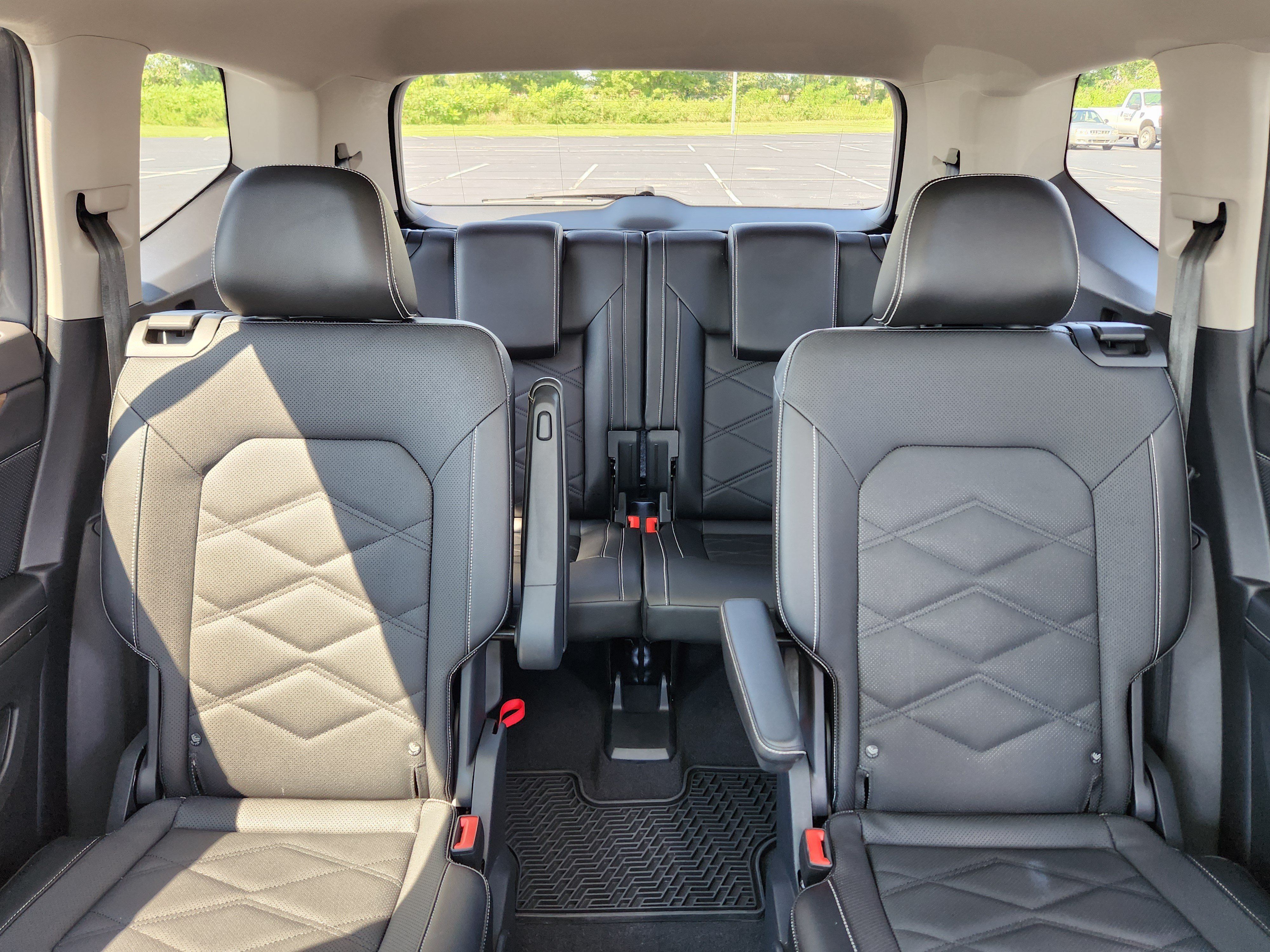 Used 2024 Volkswagen Atlas SE w/ Panoramic Sunroof Package FWD image 11