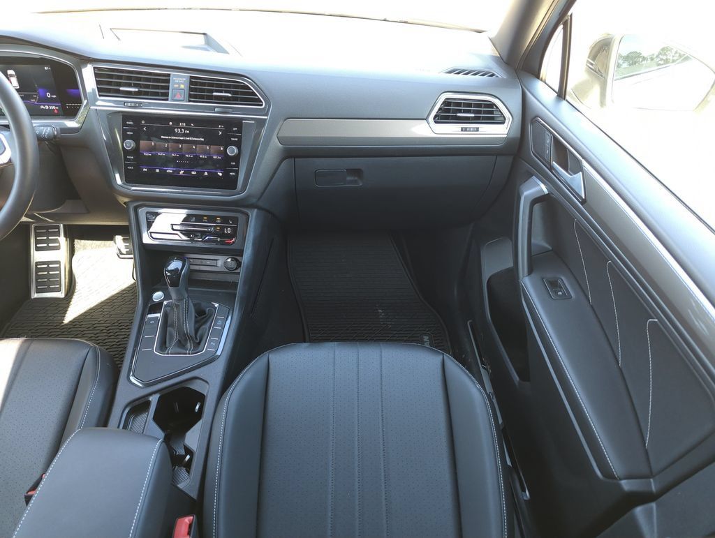 Used 2023 Volkswagen Tiguan SE R-Line FWD image 16