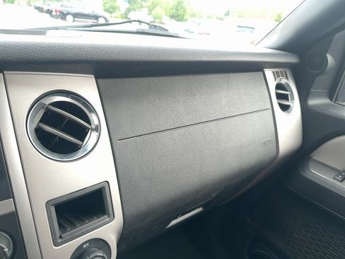 Used 2017 Ford Expedition XLT AWD/4WD image 25