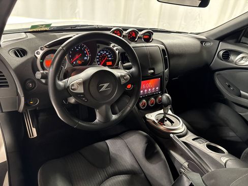 Used 2015 Nissan 370Z Coupe RWD image 4