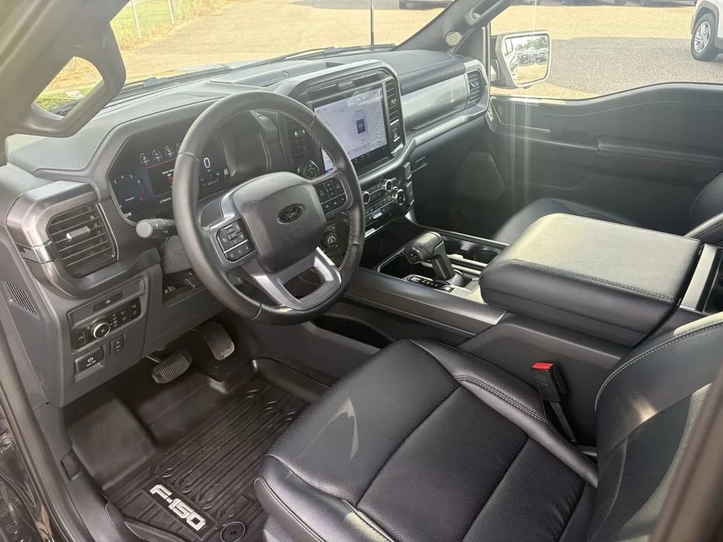 Used 2025 Ford F150 Lariat w/ Equipment Group 501A Mid AWD/4WD image 13