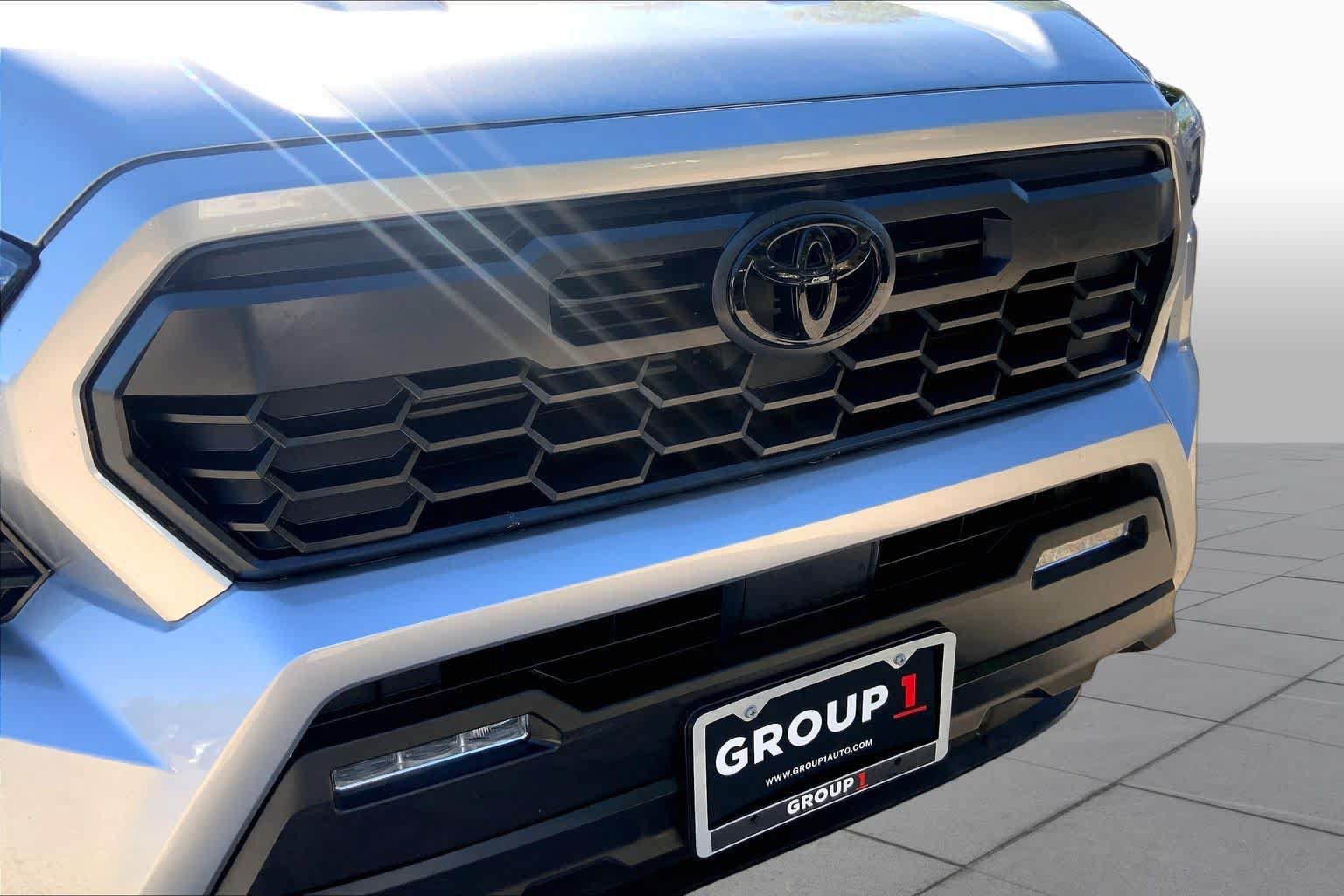 Used 2025 Toyota Tacoma TRD Sport AWD/4WD image 29