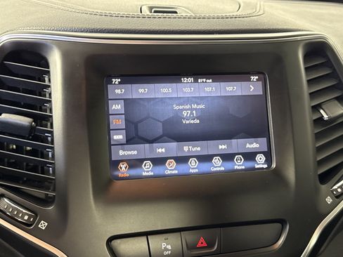 Used 2019 Jeep Cherokee Latitude Plus w/ Comfort/Convenience Group image 19