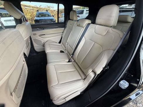 Used 2023 Jeep Grand Cherokee L Limited w/ Luxury Tech Group II AWD/4WD image 15
