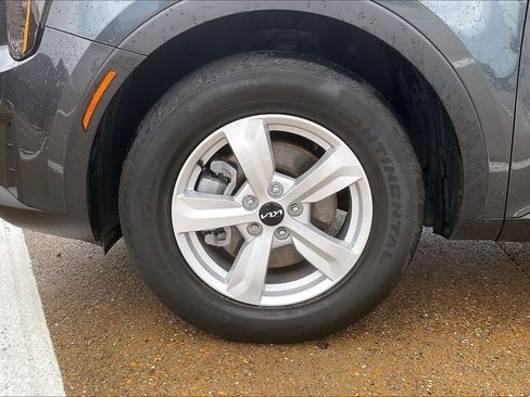 Certified 2024 Kia Sorento LX FWD image 7