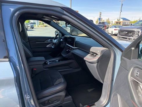 Used 2025 Ford Explorer ST AWD/4WD image 34
