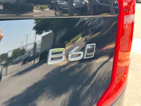 Certified 2025 Volvo XC90 B6 Plus image 29