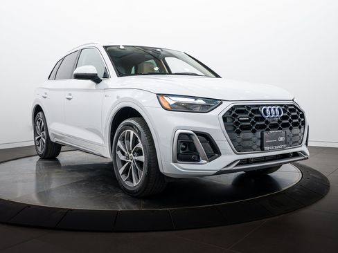 Used 2023 Audi Q5 2.0T Premium Plus w/ Premium Plus Package AWD/4WD image 2