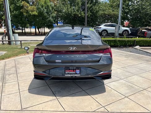 Used 2022 Hyundai Elantra Limited w/ Cargo Package FWD image 12