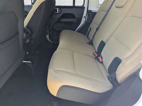 Used 2018 Jeep Wrangler Unlimited Sahara AWD/4WD image 17
