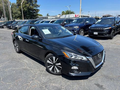 Used 2020 Nissan Altima 2.5 SL FWD image 2