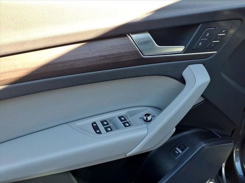 Used 2022 Audi Q5 2.0T Premium w/ Convenience Package image 10