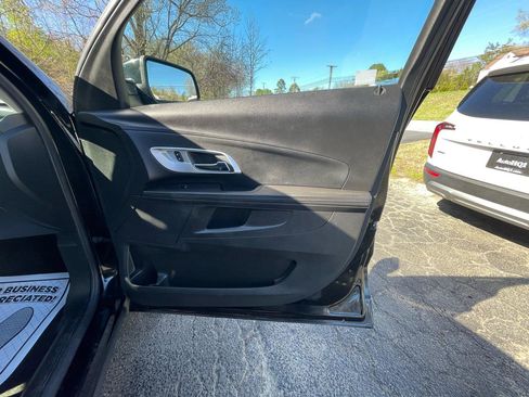 Used 2017 Chevrolet Equinox LT w/ Midnight Edition image 27