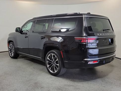 Used 2024 Jeep Wagoneer Series III w/ Premium Group I AWD/4WD image 5