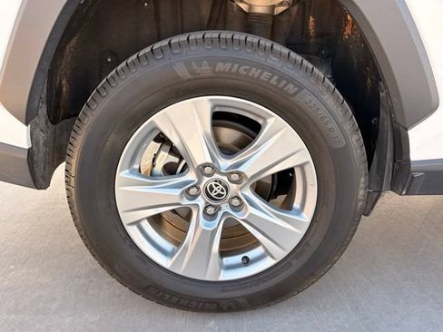 Used 2025 Toyota RAV4 XLE AWD/4WD image 9