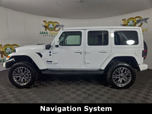 Used 2022 Jeep Wrangler Unlimited Sahara image 4
