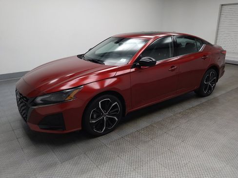 Used 2023 Nissan Altima 2.5 SR w/ SR Premium Package AWD/4WD image 2