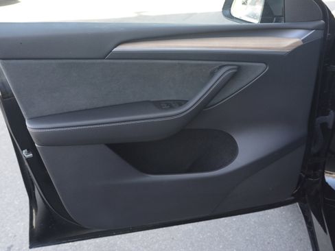 Used 2023 Tesla Model Y Long Range image 13