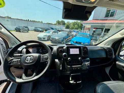 Used 2025 RAM ProMaster 2500 w/ Convenience Group FWD image 13