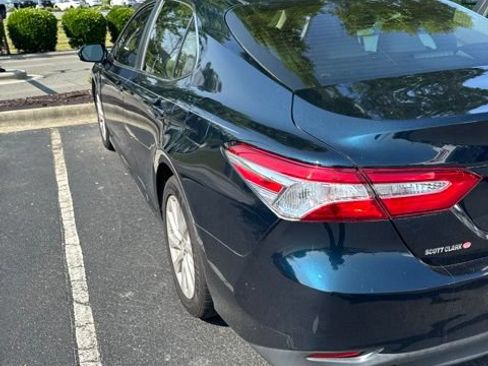 Used 2019 Toyota Camry LE FWD image 4