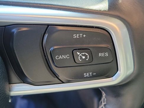 Used 2019 Jeep Wrangler Unlimited Sahara image 24