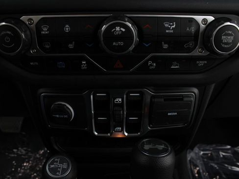 Used 2025 Jeep Wrangler Unlimited Sahara w/ Safety Group AWD/4WD image 6