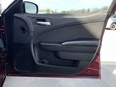 Used 2019 Dodge Charger SXT w/ Blacktop Package image 17