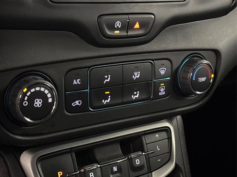 Used 2024 GMC Terrain SLE image 25