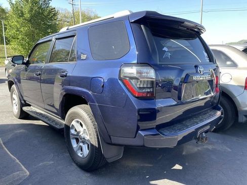 Used 2018 Toyota 4Runner SR5 Premium image 2